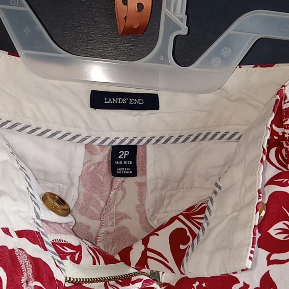 GUC LAnds end white and deep red shorts size 2P - Picture 2 of 5